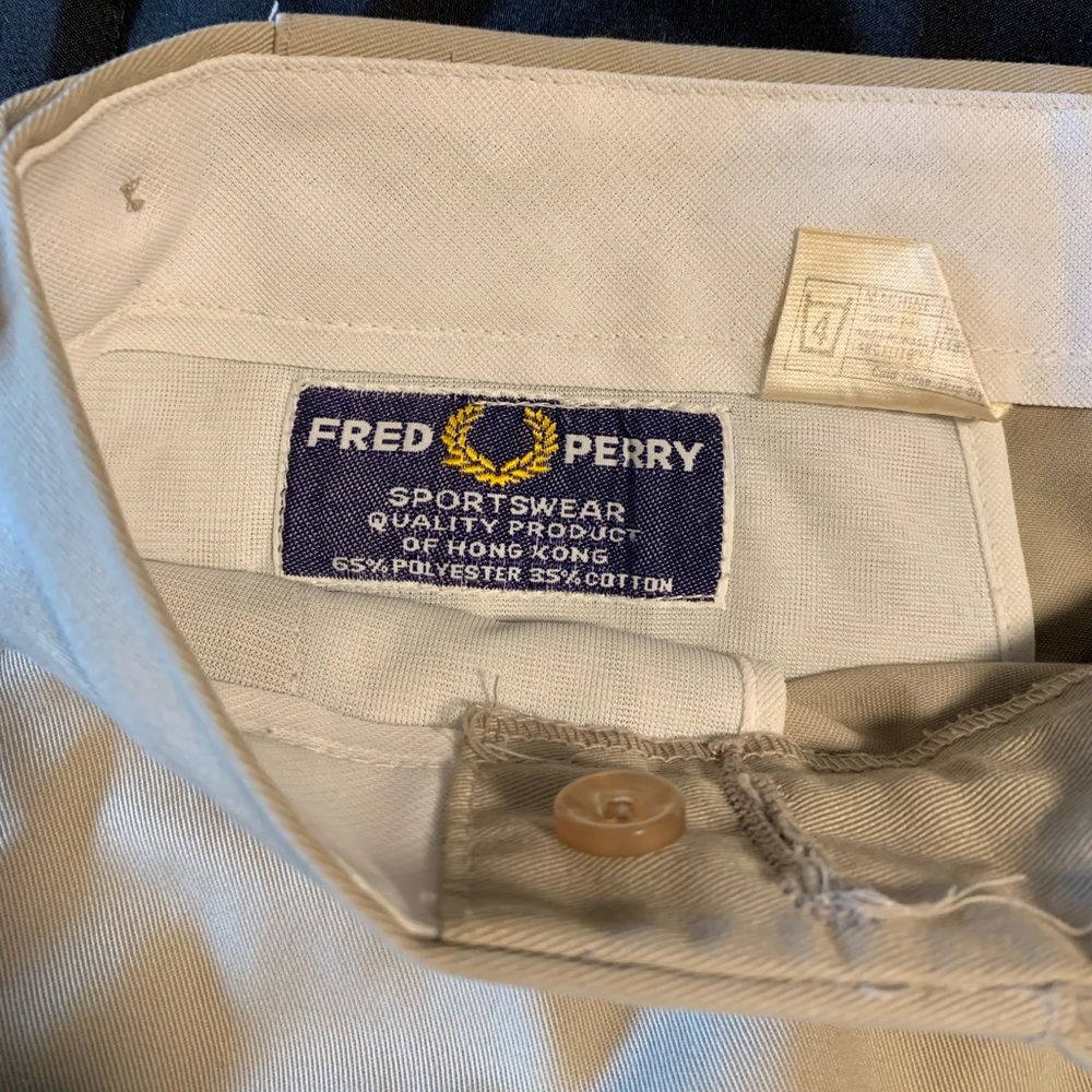 Fred Perry khaki shorts - Picture 3 of 5